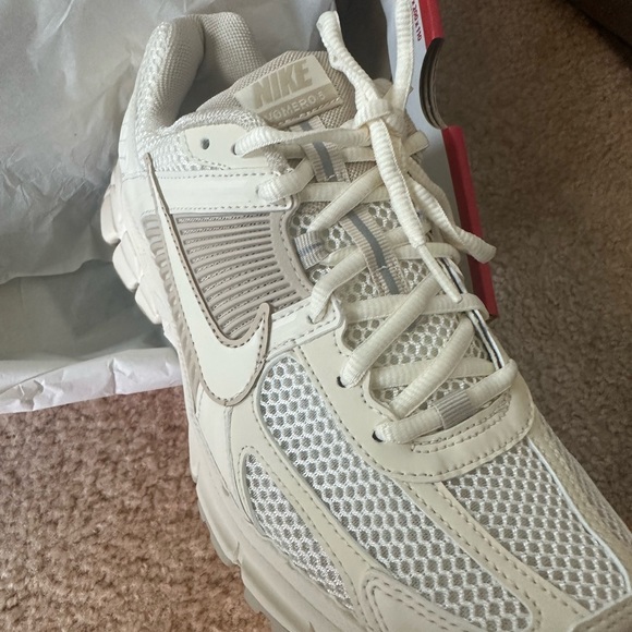 Nike Zoom Vomero 5 - Picture 4 of 4